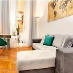 Campo De\'Fiori-Rome By Foot Charming Apartment Aircwif Netflix