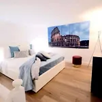 Campo De\'Fiori-Rome By Foot Charming Apartment Aircwif Netflix