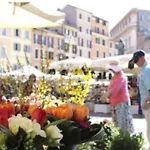 Campo De\'Fiori-Rome By Foot Charming Apartment Aircwif Netflix