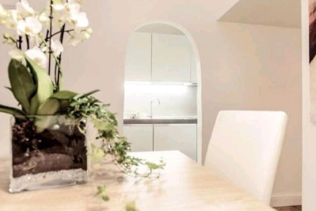 Campo De'fiori-rome By Foot Charming Aircwif Netflix Apartment