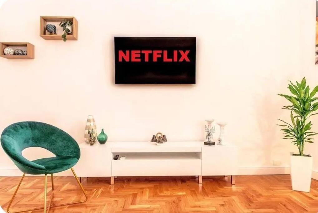 Campo De'fiori-rome By Foot Charming Aircwif Netflix Rom