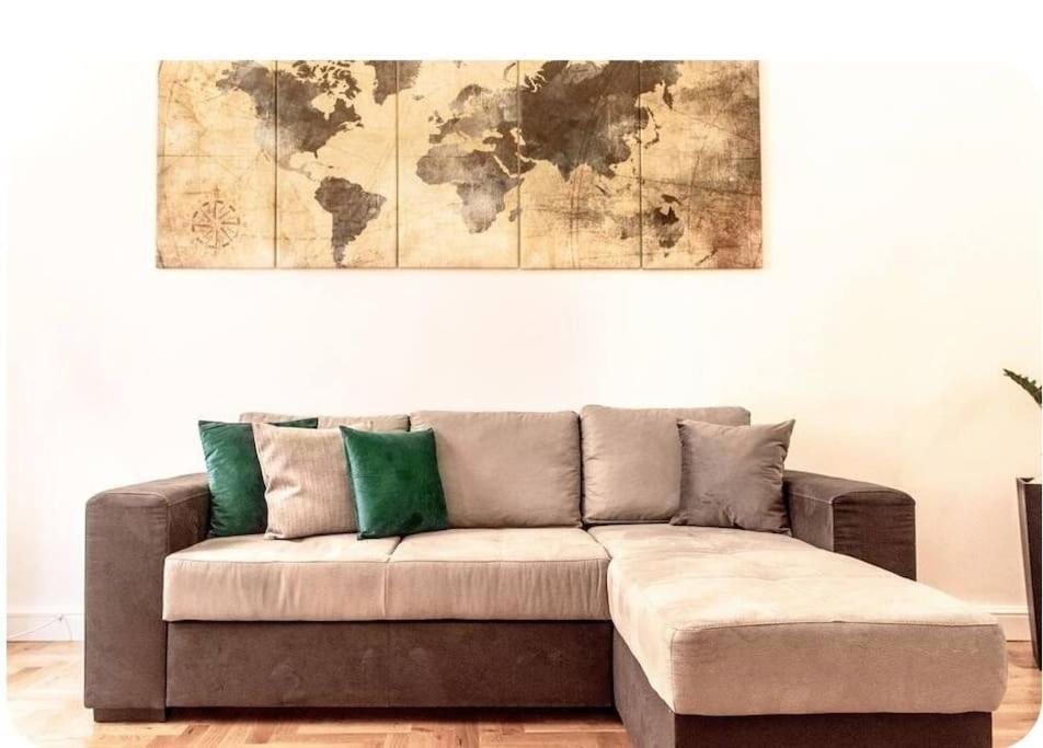 Campo De'fiori-rome By Foot Charming Aircwif Netflix Apartment