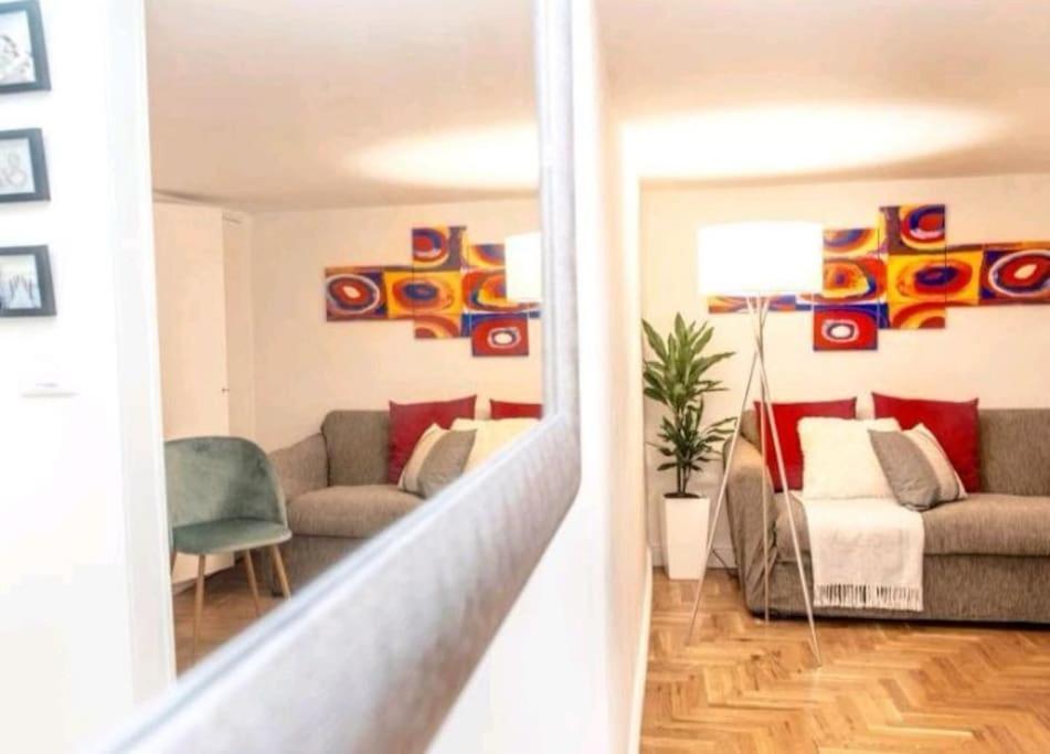 Apartment Campo De'fiori-rome By Foot Charming Aircwif Netflix Rom