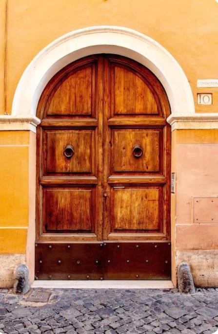 Campo De'fiori-rome By Foot Charming Aircwif Netflix Apartment Rom