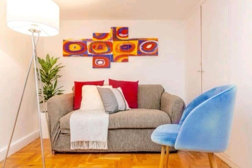 Apartment Campo De'fiori-rome By Foot Charming Aircwif Netflix *