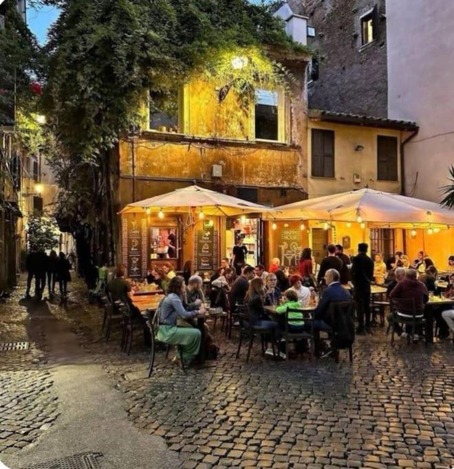 Apartment Campo De'fiori-rome By Foot Charming Aircwif Netflix