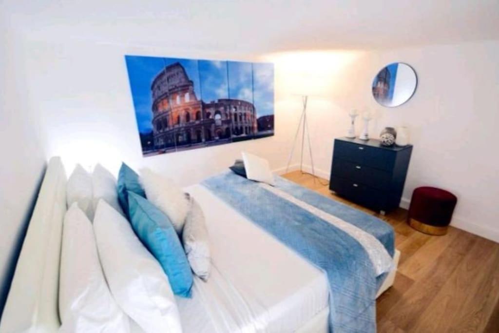 Campo De'fiori-rome By Foot Charming Aircwif Netflix Apartment Rom
