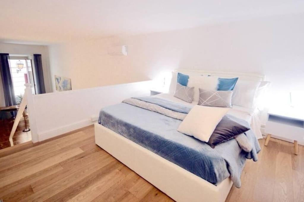 Apartment Campo De'fiori-rome By Foot Charming Aircwif Netflix *