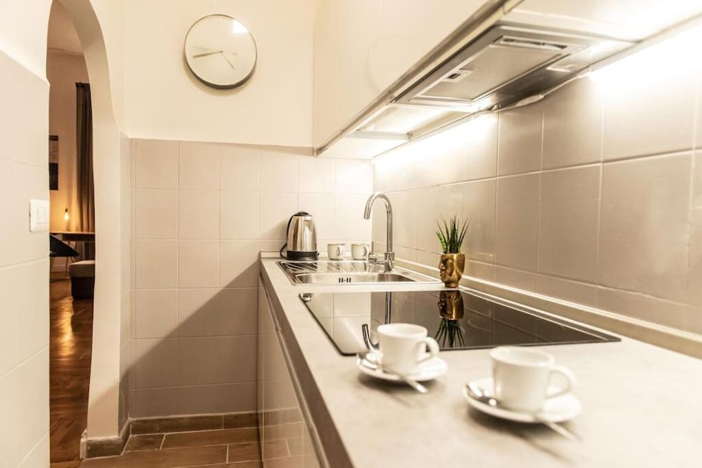 Apartment Campo De'fiori-rome By Foot Charming Aircwif Netflix Rom